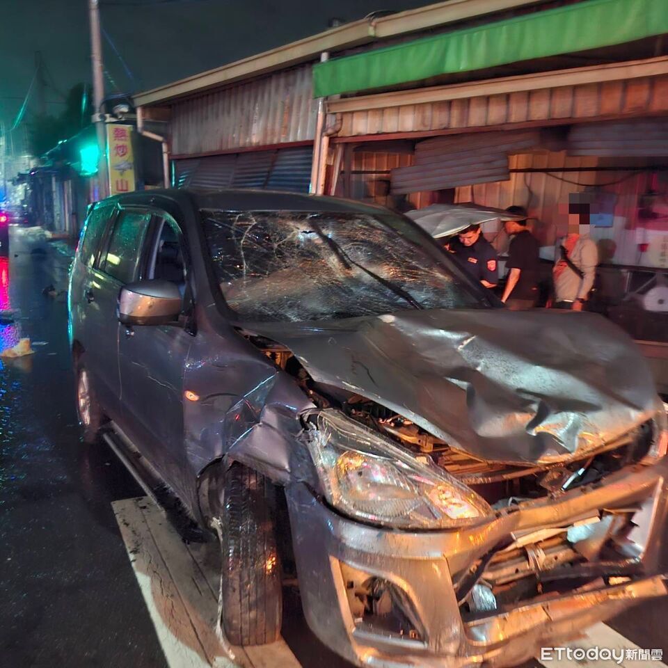 等紅燈遭撞!高雄雙載情侶骨折 毒駕男被搜出21顆喪屍煙彈 | ETtoday社會新聞 | ETtoday新聞雲