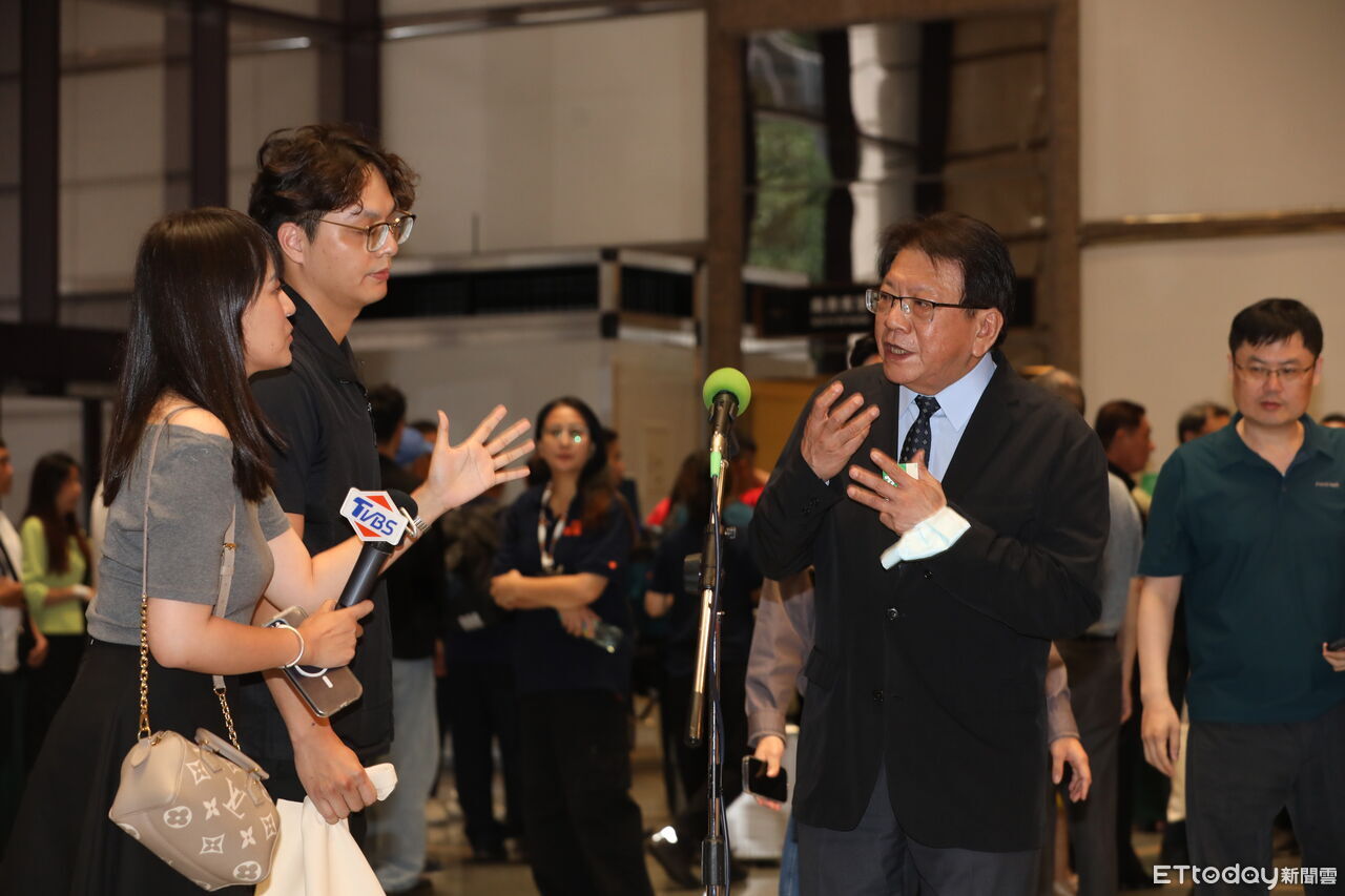 不捨同事遭潘孟安揮開 媒體人發聲:默許動手被侵蝕的就是民主 | ETtoday政治新聞 | ETtoday新聞雲
