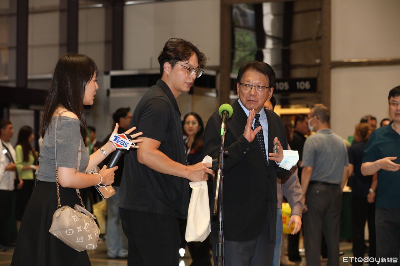 國民黨集體爆氣 控潘孟安手揮記者「是賴清德對毒油的回應?」 | ETtoday政治新聞 | ETtoday新聞雲