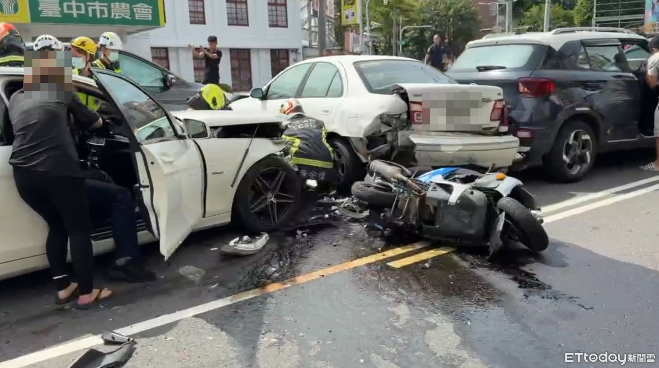 快訊/台中豐原「7車連環撞」!男騎士遭夾擊重傷 命危搶救中 | ETtoday社會新聞 | ETtoday新聞雲