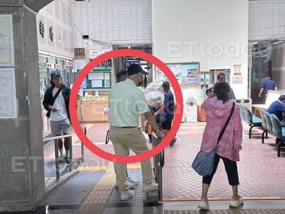 獨/夫妻涉掏空校產!金錢豹袁昶平提500萬 大陣仗幫愛妻辦保