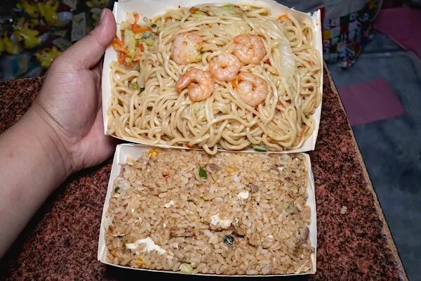 炒飯麵9種口味任選一律50元　台中太平街邊快炒攤在地人也排隊吃