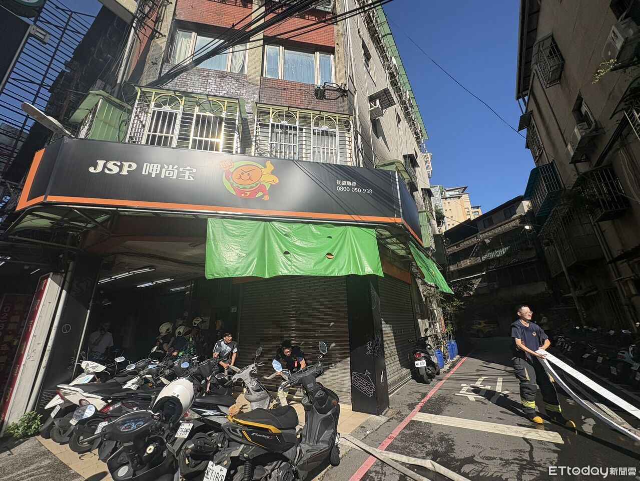 快訊/板橋公寓2F竄火舌!1男救出無心跳 緊急送醫搶救中 | ETtoday社會新聞 | ETtoday新聞雲