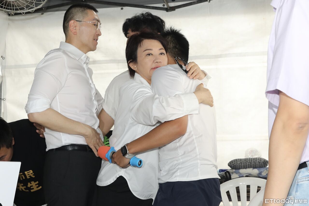 探視絕食藍青年 盧秀燕預告反毒油國是會議「最快明宣布時間」 | ETtoday政治新聞 | ETtoday新聞雲