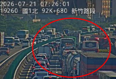 快訊/上班快改道 國1「3車追撞」塞爆