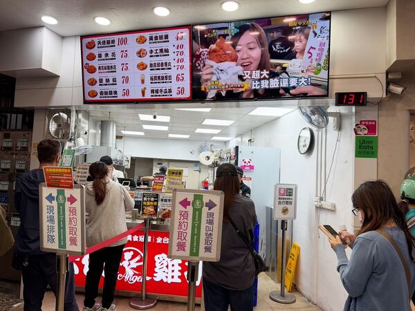 ▲▼天使雞排-樂華店。（圖／VIVIYU小世界授權提供）