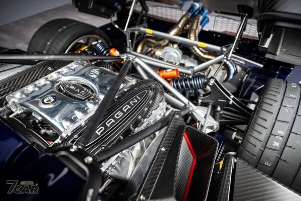演繹工藝與自然之力　Pagani 發表限量新作 Huayra 70 Derecho