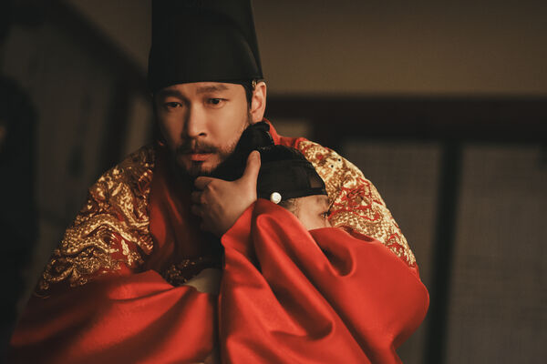 ▲曹承佑劇中飾演君王，演技炸裂。（圖／Netflix提供）