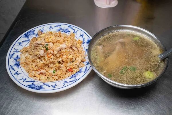 鑊氣蛋炒飯配豬肝湯只賣80元！台中太平飄香30多年熱炒攤