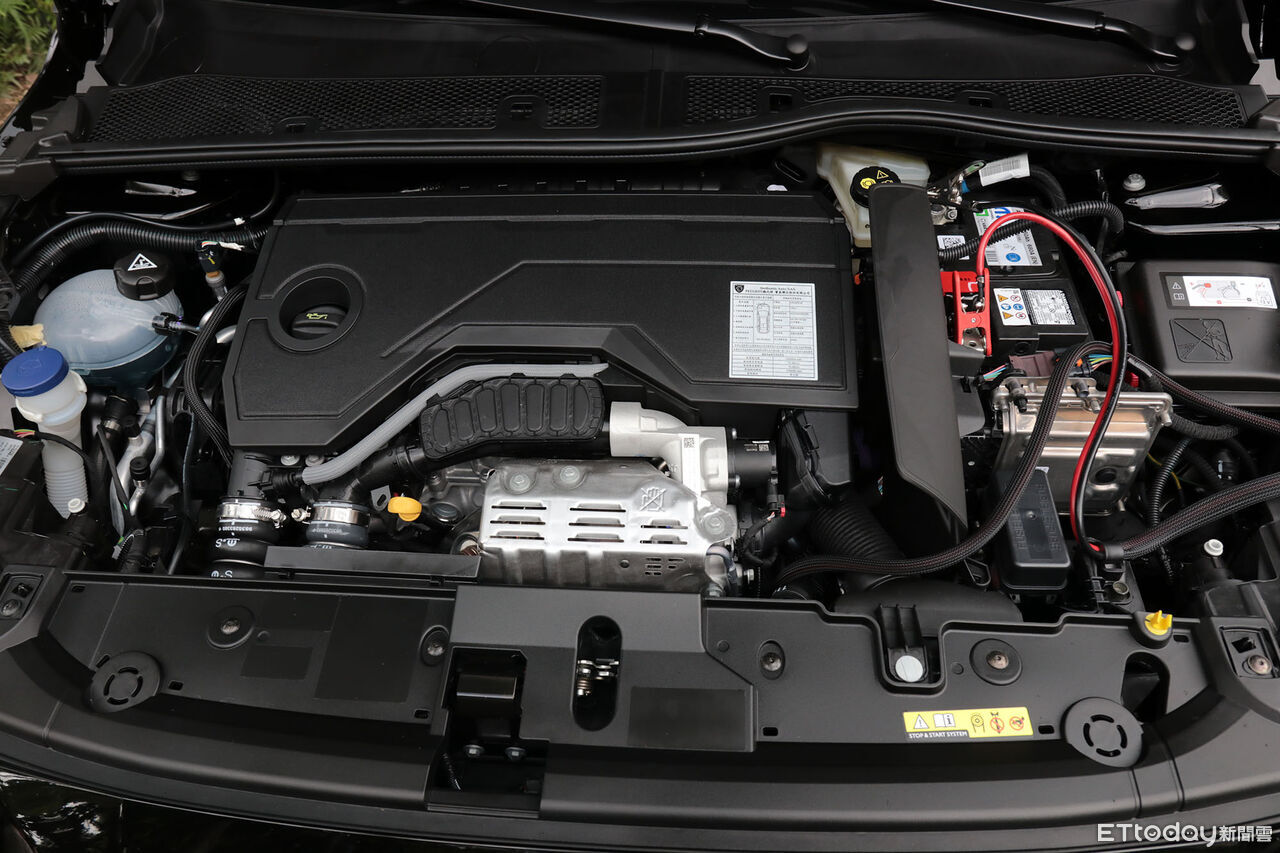 ▲99.8萬！Peugeot「法式精緻小車」重返台灣　搭1.2升油電省錢有感。（圖／記者張慶輝攝）