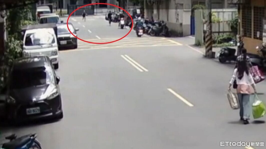 越配找地下匯兌出事了!男數完16萬秒落跑...警30分鐘逮2匪 | ETtoday社會新聞 | ETtoday新聞雲