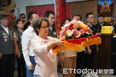 蕭美琴親臨嘉義四十九庄保安宮揭牌　送「0-18歲補助」超大禮包