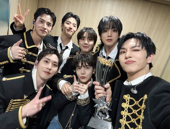 外送稿用　▲▼PENTAGON。（圖／翻攝自Instagram／cube_ptg）
