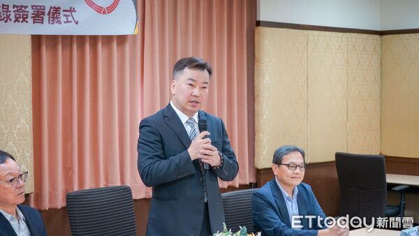 ▲崑山科技大學與台糖簽署策略聯盟合作備忘錄，未來將展開人才培育、技術交流及共同研發。（記者林東良翻攝，下同）