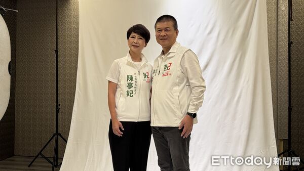 ▲民進黨台南市長候選人陳亭妃與黨內提名的市議員候選人拍攝競選宣傳照。（記者林東良翻攝，下同）