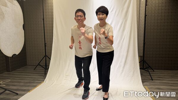 ▲民進黨台南市長候選人陳亭妃與黨內提名的市議員候選人拍攝競選宣傳照。（記者林東良翻攝，下同）