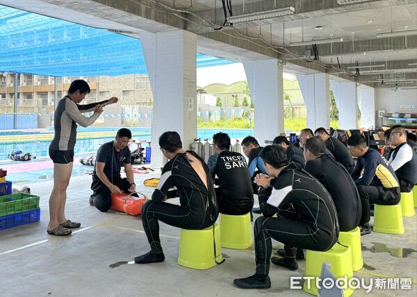 ▲台南市消防局舉辦公共安全潛水初階班，15名消防人員接受為期10天訓練。（記者林東良翻攝，下同）