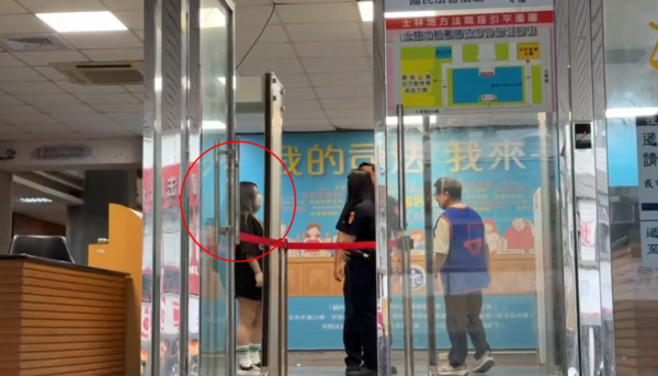 ▲▼             小甜甜（張可昀）在南港撞傷騎士，今天開庭以12萬達成和解。（圖／記者黃宥寧攝）