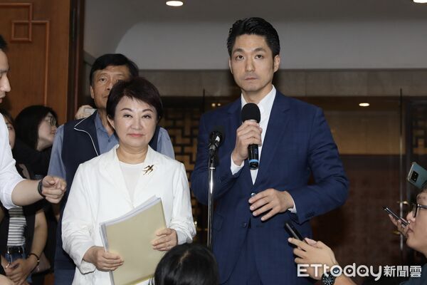 ▲▼台北市長蔣萬安、台中市長盧秀燕出席行政院出席審查「食品安全衛生管理法」部分條文修正草案會議  。（圖／記者劉耿豪攝）