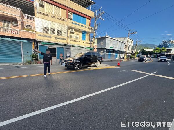 ▲▼      台東死亡車禍！80歲老翁牽單車穿越馬路遭撞噴飛　頭部重創送醫不治       。（圖／記者楊晨東翻攝）