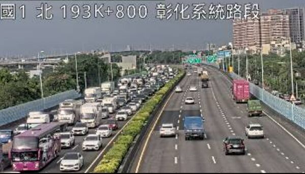 ▲國1彰化路段發生連環追撞釀孕婦送醫。（圖／翻攝自國道1968）