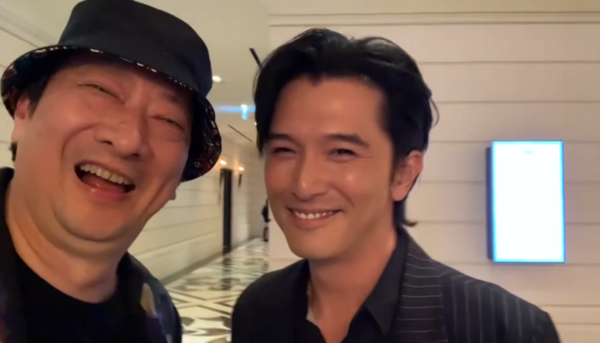 ▲▼ 九孔敲開存了30年的存錢筒。（圖／九孔要變帥提供）