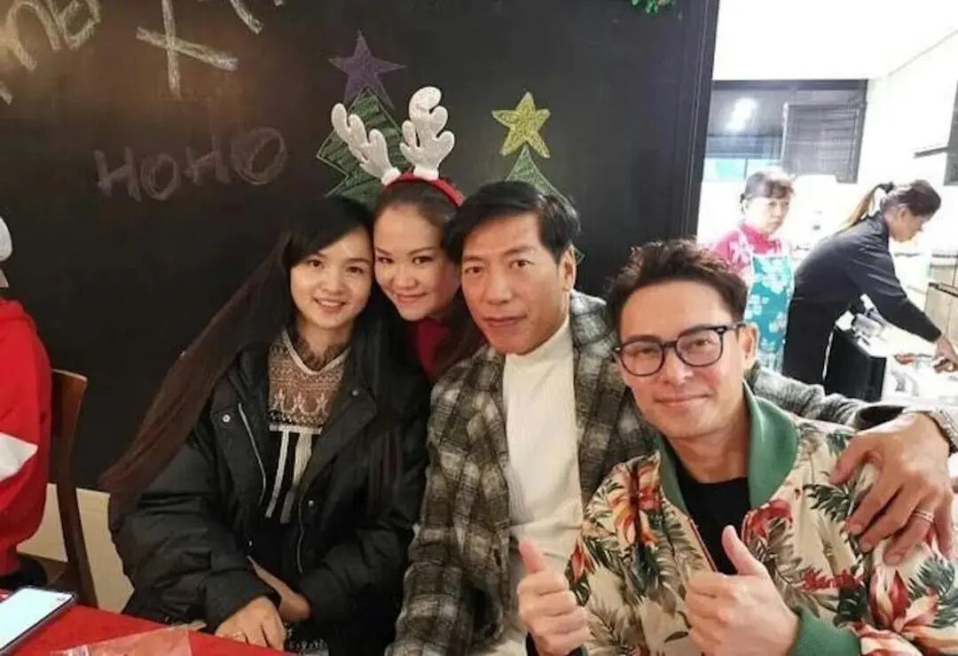▲▼張耀揚（右二）左邊女子被指是他老婆，但尚未證實。（圖／翻攝IG／海俊杰IG）
