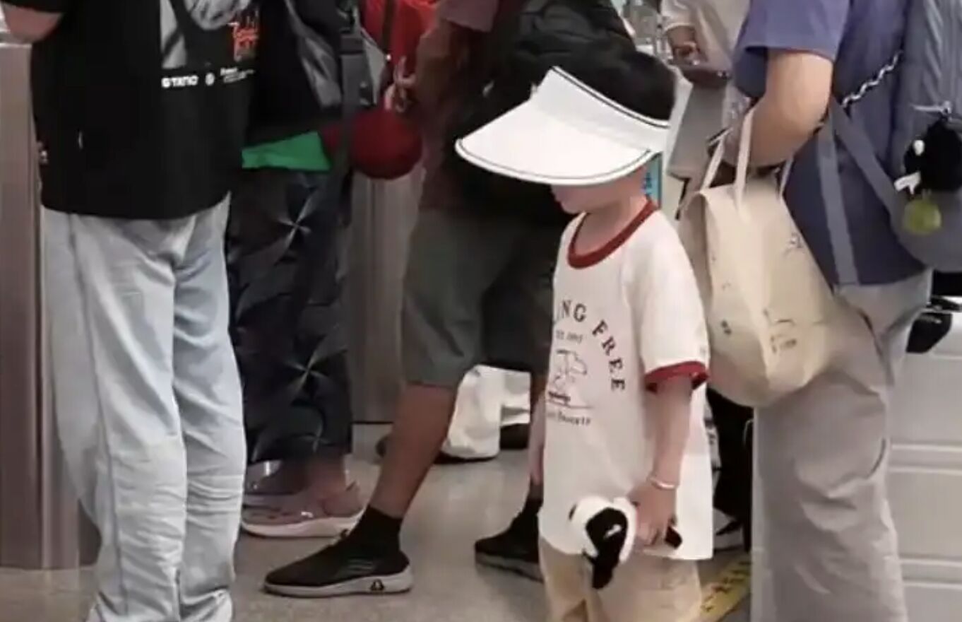 ▲大陸社群網路暑期出現不少「兒童獨自搭高鐵」攻略，引起安全疑慮。（圖／翻攝微博）