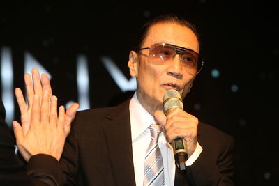 謝賢招牌墨鏡造型當遺照！骨灰比鄰張國榮沈殿霞　安放儀式低調完成