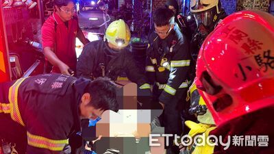宜蘭冬山民宅惡火！民宅冒濃煙男子受困2樓