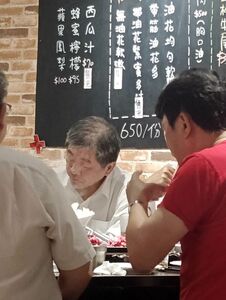 藍營轟陳時中下班吃飯太悠閒 王世堅:國民黨365天都不吃飯嗎?