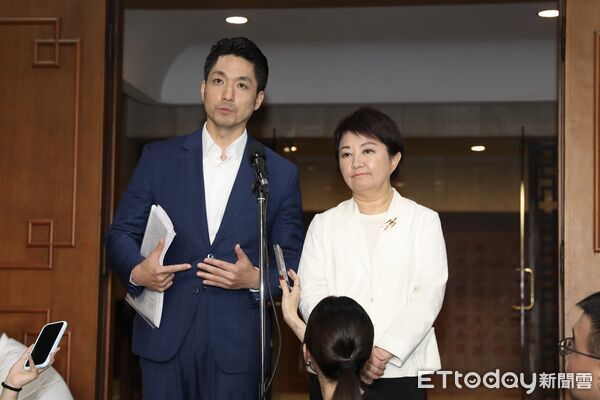▲▼ 台北市長蔣萬安、台中市長盧秀燕先行離開行政院出席審查「食品安全衛生管理法」部分條文修正草案會議      。（圖／記者劉耿豪攝）
