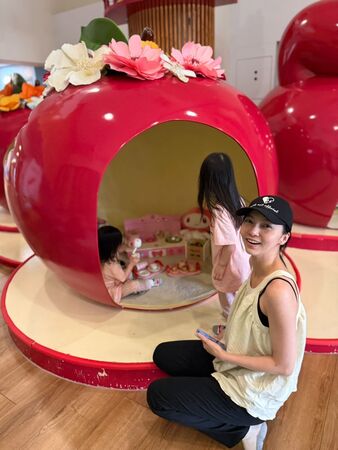 ▲▼謝和弦婉拒合照致歉「沒上班」原因獲讚：好爸爸。（圖／翻攝自Facebook／謝和弦 R-chord (阿扣)）