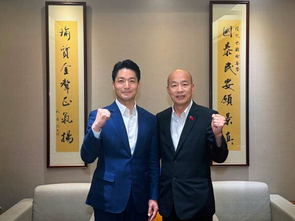 ▲蔣萬安拜會韓國瑜，邀請對方週六一起上凱道反毒油。（圖／蔣萬安臉書）