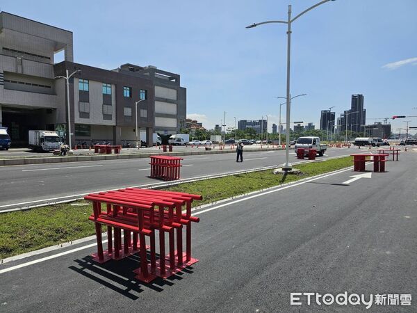 ▲▼高雄九如橋改建「紅色鳥居」被罵爆！張博洋怒轟醜　市府急改色。（圖／記者賴文萱翻攝）