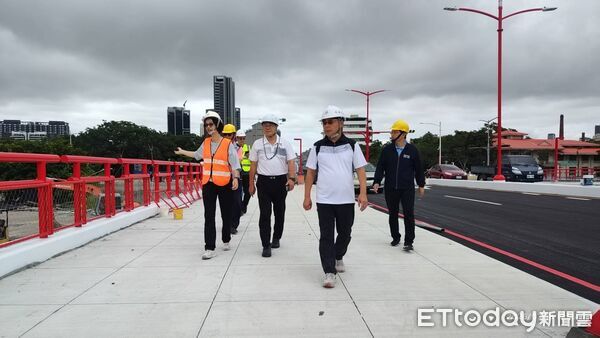 ▲▼高雄九如橋改建「紅色鳥居」被罵爆！張博洋怒轟醜　市府急改色。（圖／記者賴文萱翻攝）