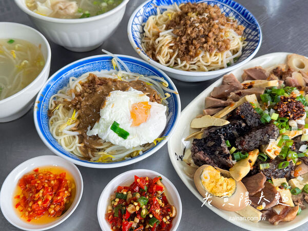 從小攤車賣到開店面！台南60年陽春麵　老饕吃法必升級蒜麻麵
