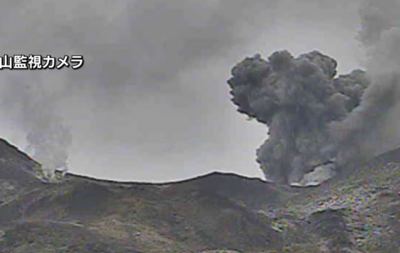 快訊／北海道「十勝岳」火山噴發！黑色濃煙衝200m高空　狂搖45秒