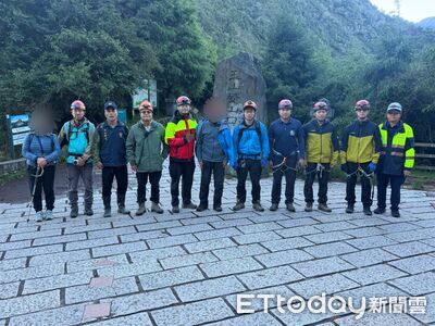 日籍男玉山登山口失足墜20米邊坡　搜救隊深夜架繩搶救