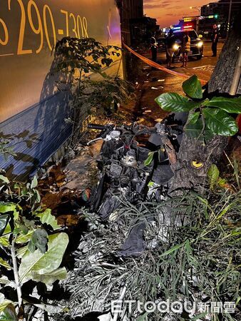 [新聞] 一家三口車禍亡「媽24歲就撞死」　父痛失 - 八卦 - PTT.BEST 批踢踢爆文 3