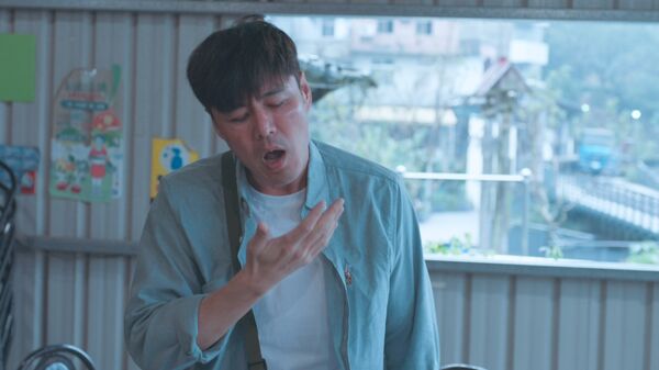 ▲劉至翰在《阿松與阿暖》客串演出有酒隱的繼父。。（圖／民視提供）