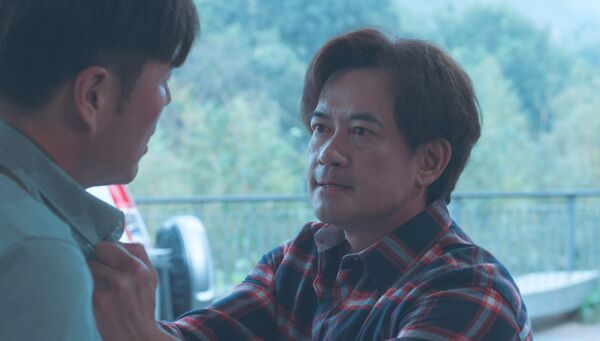 ▲劉至翰在《阿松與阿暖》客串演出有酒隱的繼父。。（圖／民視提供）