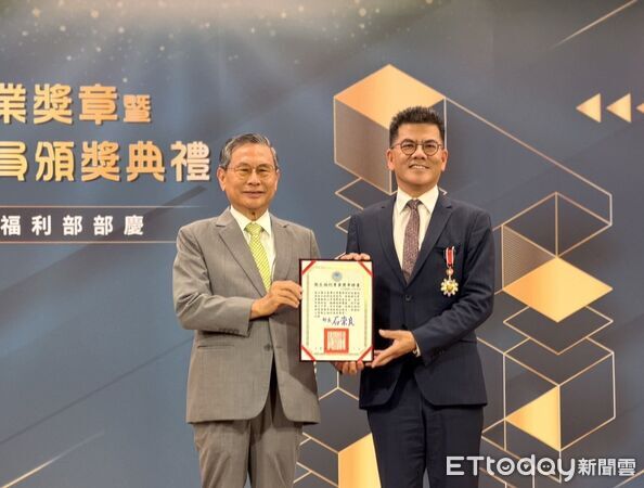 ▲衛生福利部頒發115年三等衛生福利專業獎章，台大醫院雲林分院院長馬惠明獲獎，表彰其長年推動急救制度、智慧醫療及偏鄉照護的卓越貢獻。（圖／記者游瓊華翻攝）