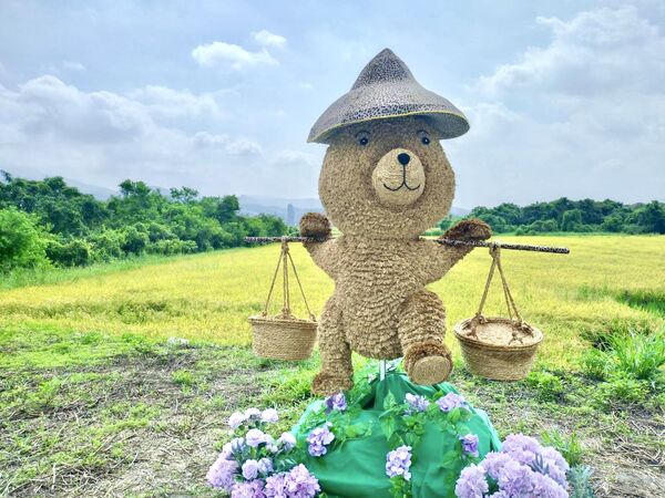 ▲▼「2026北投割稻趣體驗活動」中的5隻熊裝置模樣逗趣。（圖／台北市產發局提供）