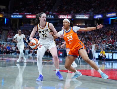 WNBA救世主克拉克27分鐘狂轟27分11助攻 超神數據改寫歷史新頁