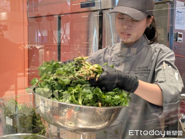 ▲全球首間Alain Ducasse巧克力冰淇淋雙品牌店　明天在台試營運。（圖／記者黃士原攝）