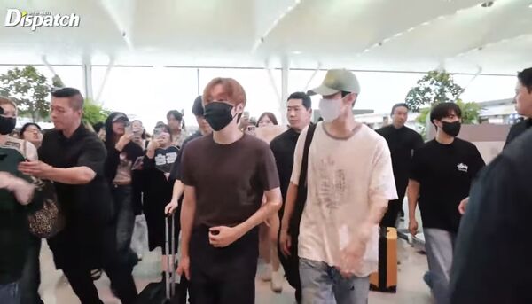 SEVENTEEN勝寛、DK來了!合體比愛心 小港機場擠滿克拉 圖片 2