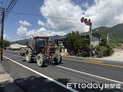 農忙季節農機頻繁上路 關山警提醒「農機不帶土上路」
