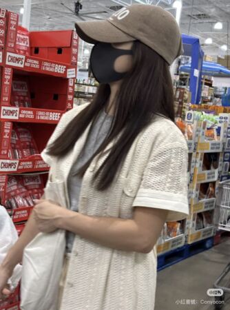 ▲▼Rain、金泰希甜蜜遊夏威夷！8歲女兒長腿超吸睛　遺傳優良基因。（圖／翻攝自小紅書）