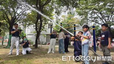 160人化身小小消防員！南消五大攜手慈濟　雲梯車、射水體驗超吸睛